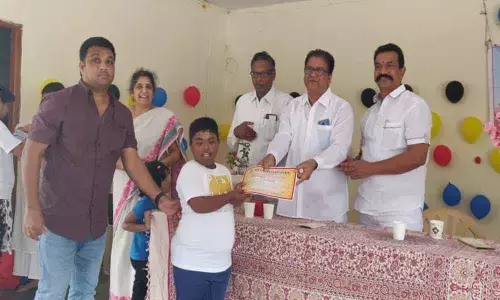 Corporator Janakirama Rajus gesture to Medhosampathi