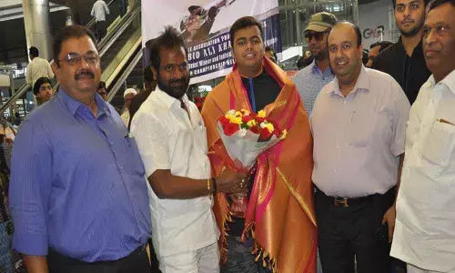 Shooting Star gets a rousing welcome