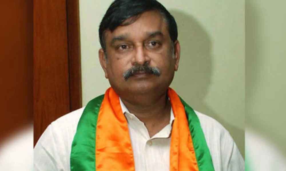 BJP leader Vishnu Kumar Raju supports CM Jagan's decision on English ...