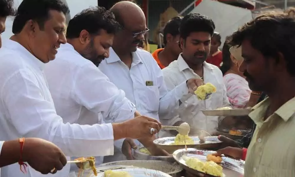 JSP holds food camp for construction workers in Tirupati