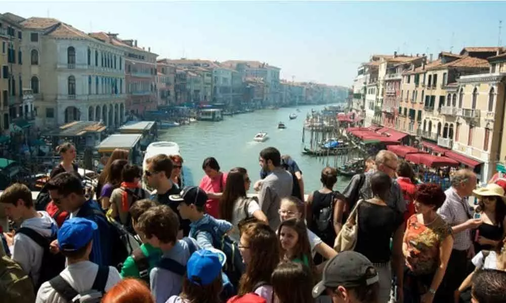 Venice should keep tourists at bay to avoid self-destruction