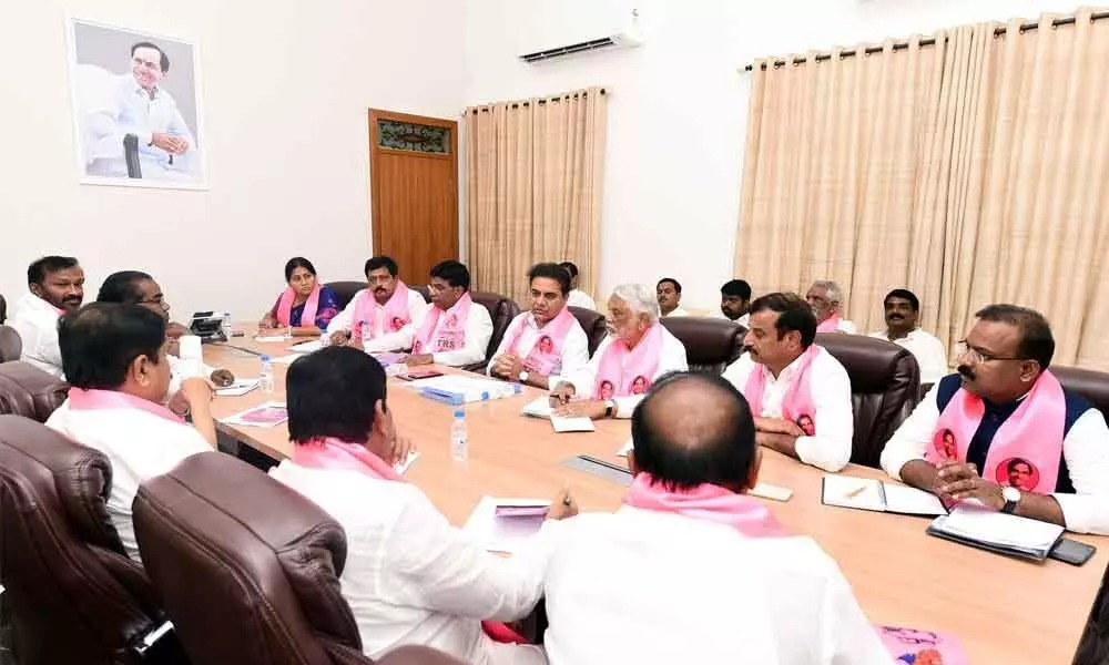 KTRs pep talk to party MPs: Counter BJP, Cong attack over TSRTC strike