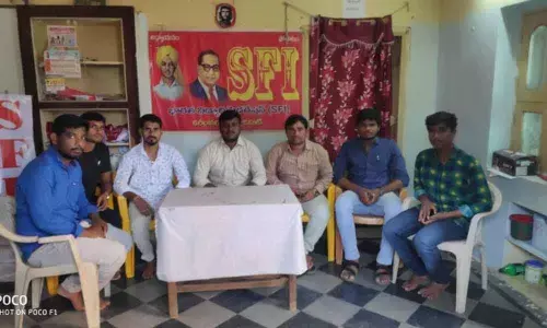 Karimnagar: Dont shift Tribal RC office to Warangal, demands SFI