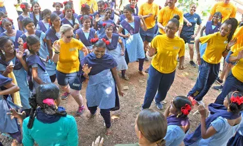 US sailors play sports with students in Visakhapatnam