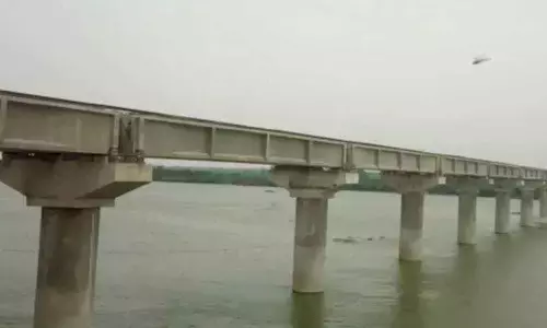 The bridge that connects three States cries for attention