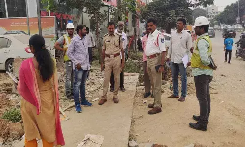 Traffic ACP inspects Kondapur road