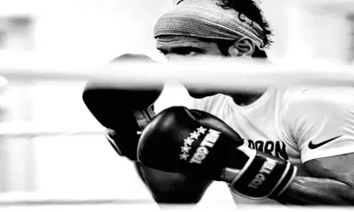 Farhan posts pic of Toofan boxing training