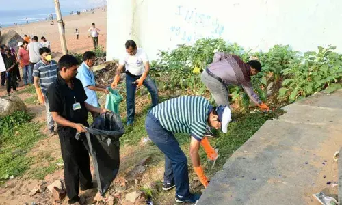 Beach clean-up draws good response: DRM Chetan Kumar Shrivastava