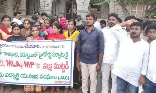 Demanding HC in Kurnool, JAC leaders lay siege to leaders houses