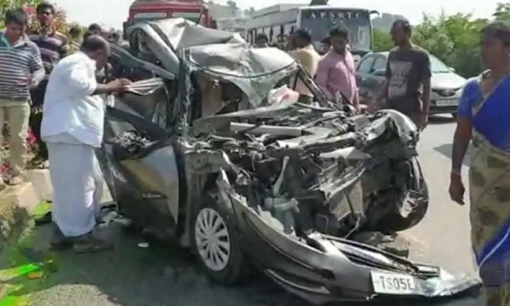 6 injured after four cars rammed into each other after hitting a lorry at Nalgonda