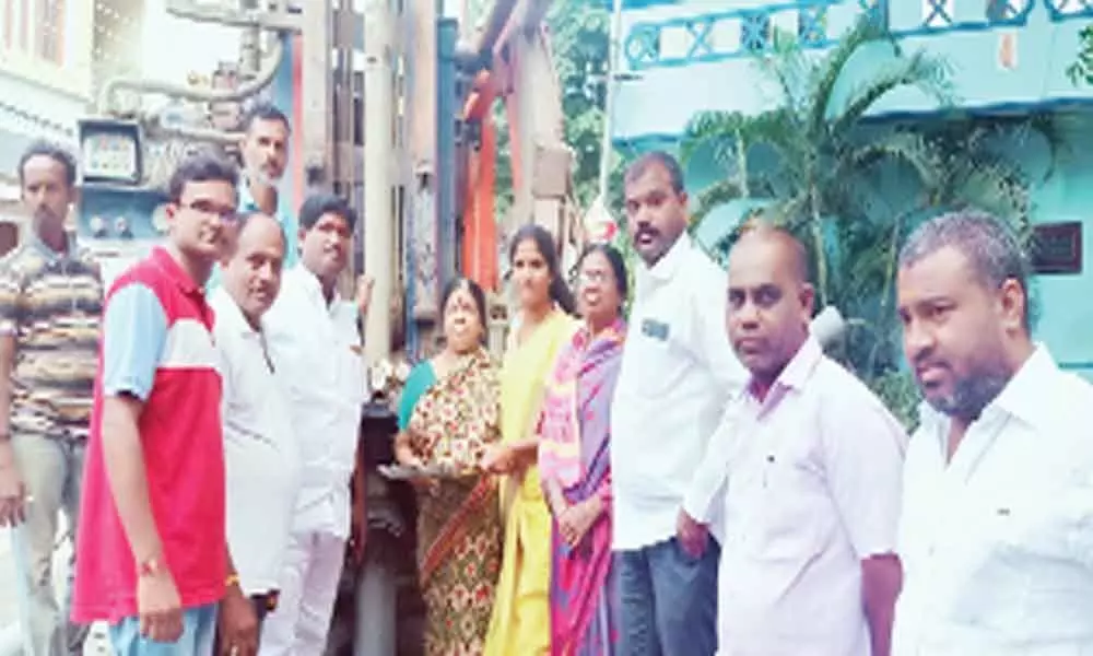 Corporator Alakunta Saraswathi launches bore works at Tarnaka
