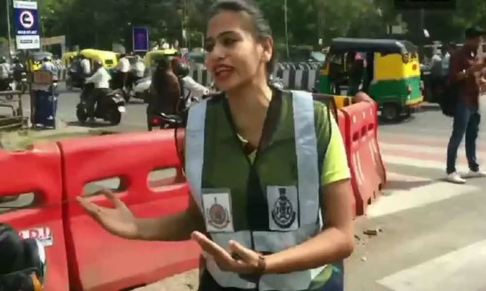 MBA student Shubhi Jain Sways her body to control traffic in Indore
