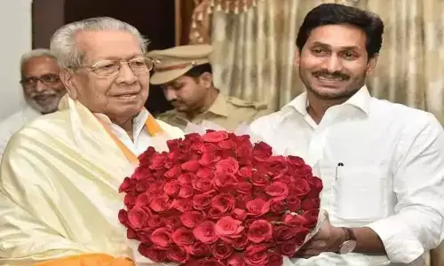CM Jagan along with his wife Bharthi called on governor Biswabushan Harichandan