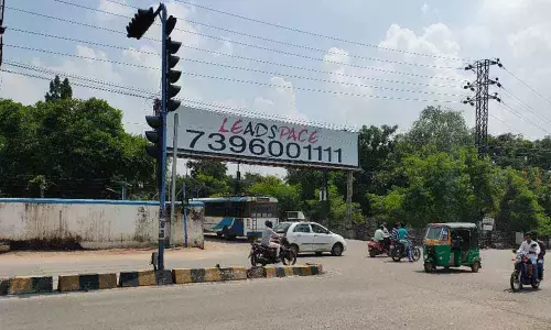 Traffic chaos near Tivoli cinema