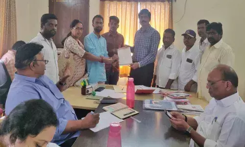 HMWSSB urged to supply water to bastis