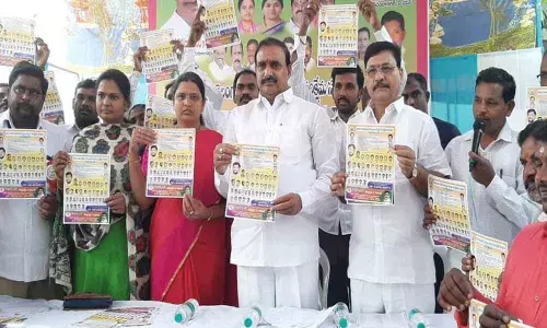 Building workers get aid, ID cards at Shivajinagar