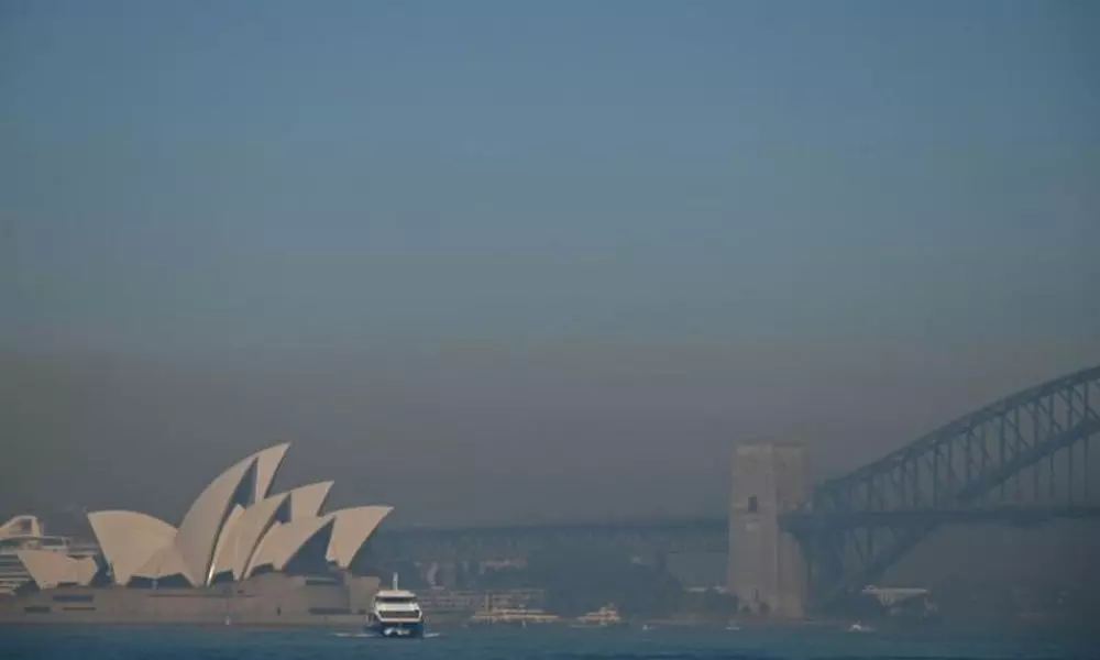Bushfires envelop Sydney in smoke, air quality reaches hazardous levels