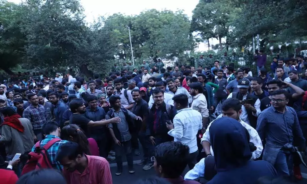 JNU Protests: Students and media start fighting