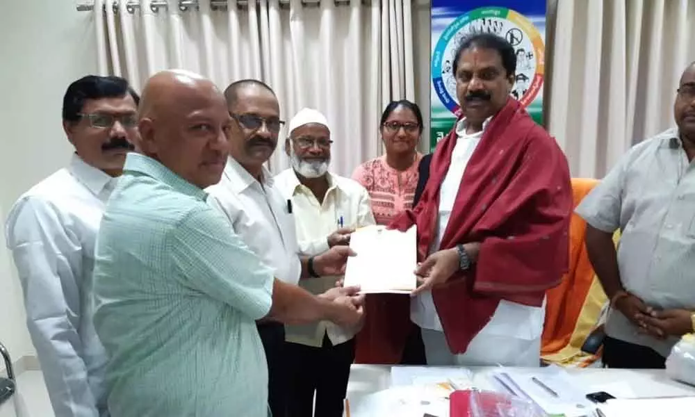 Sun City Colony residents meet MLA Malladi Vishnu over amenities in Vijayawada
