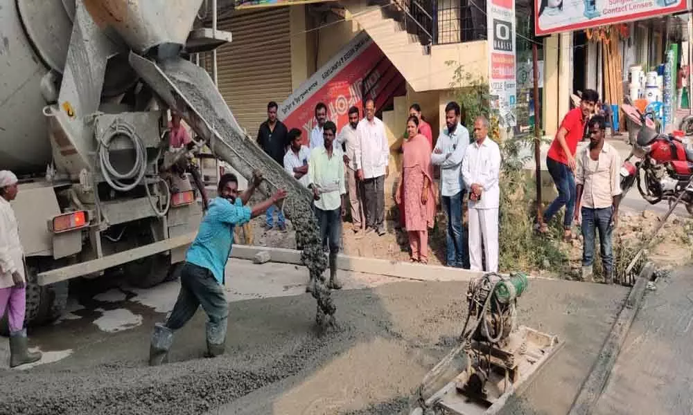Corporator Bobba Navatha Reddy inspected CC road works in Krishnadevaraya Colony
