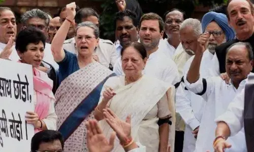 Congress members protest in Lok Sabha for the second day, Speaker Om Birla issues warning