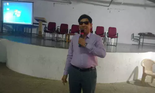 Mahbubnagar: A blind who gives tips on life to people with all resources