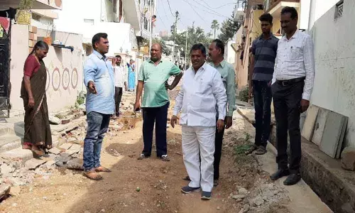 Corporator Komirishetty Saibaba takes up tour to study civic issues at Gachibowli