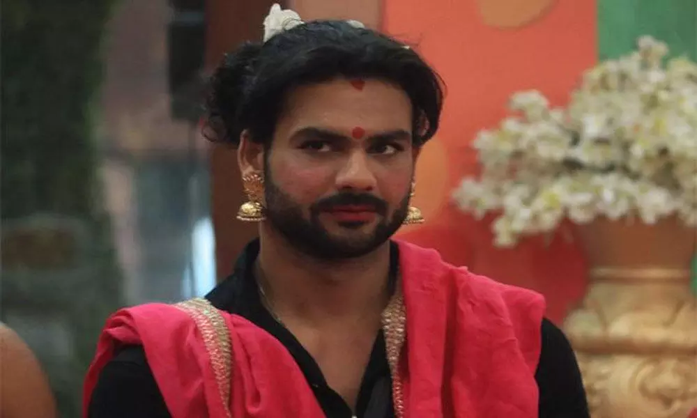 Big Boss 13: Vishal Singh cross dresses in latest episode