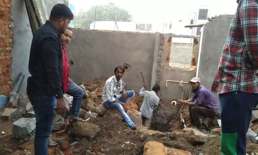 Residents join forces to fix sewerage issue at Yakutpura