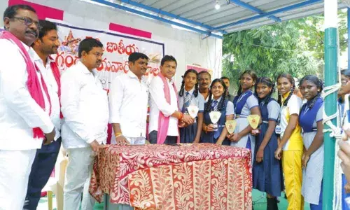 Huzurnagar: Make book reading a habit, Shanampudi tells students