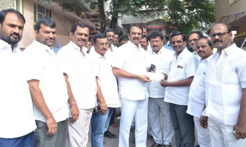 Kaleru Venkatesh distributes CMRF cheques at Golnaka