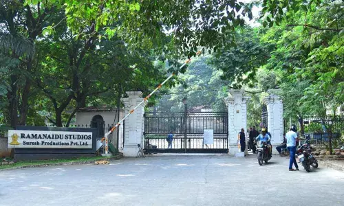 I-T raids Tollywood biggies  in Hyderabad