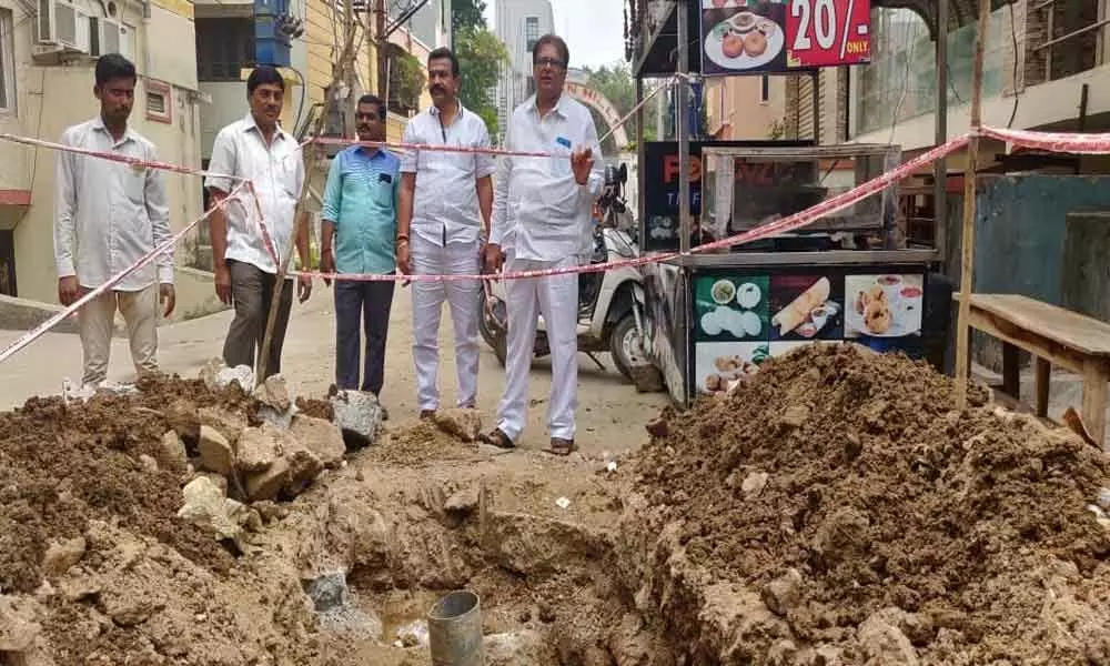 Corporator Janakirama Raju inspects drain repairs at Hydernagar division