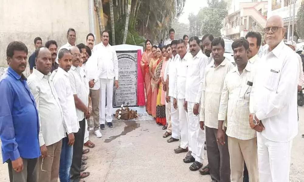 Arekapudi Gandhi lays stones for Rs 3.4 cr develop works at Serilingampally