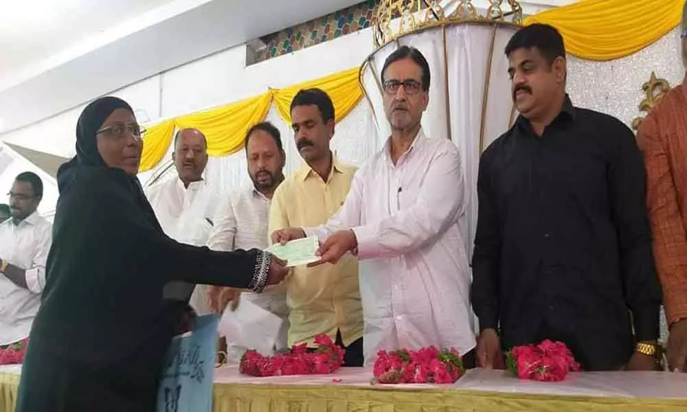 Shaadi Kalyana cheques distributed at Bahadurpura