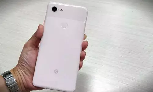 Beware! Selfie camera on your smartphone can spy on you