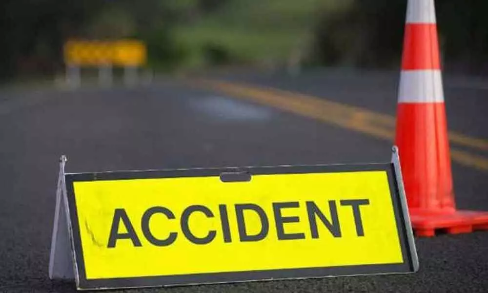 East Godavari: 25 injured in a Lorry- bus collision in Kakinada