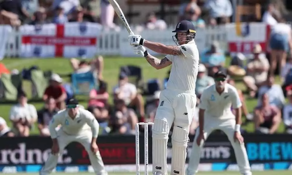 New Zealand rue missed chances as England battle through first day