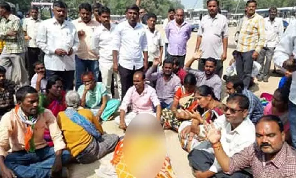 Telangana: TSRTC driver dies in Vikarabad