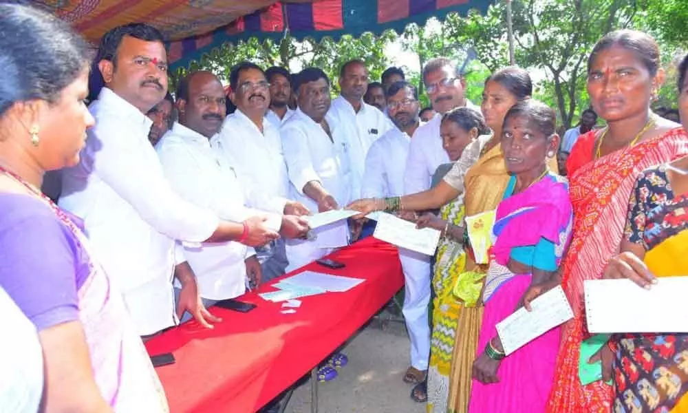 Nalgonda: Aid extended to beneficiaries of welfare schemes