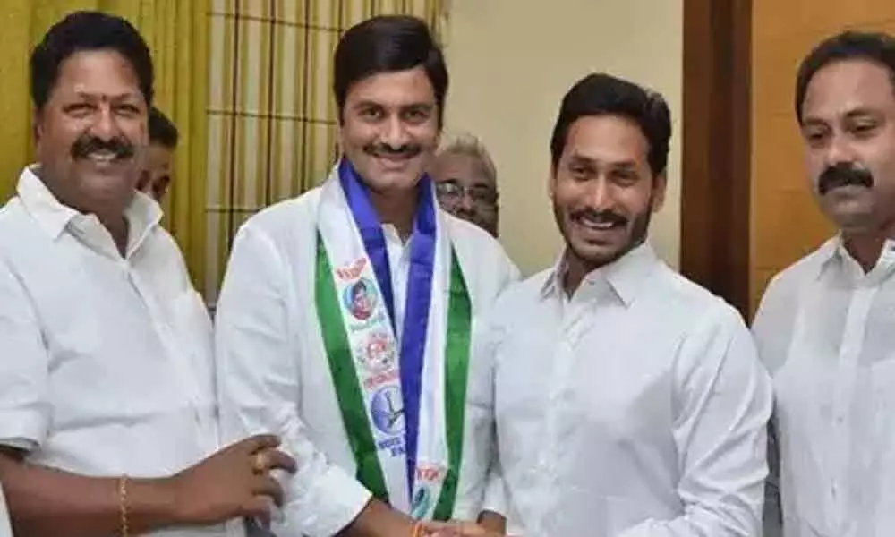 Raghu Rama Krishna Raju meets YS Jagan Mohan Reddy