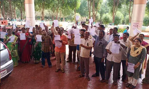 AP JAC launched protest at Government hospital