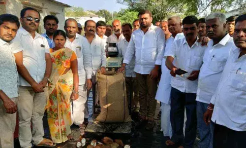 MLA Rohith Reddy urges ryots to sell paddy at govt centres