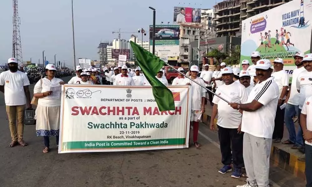 DIG flags off Swachhta march at RK Beach in Visakhapatnam