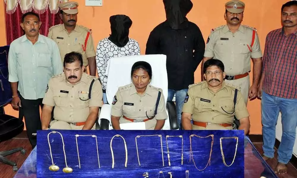 Chain-snatchers held, jewellery worth 10.8 lakh seized in Vizianagaram