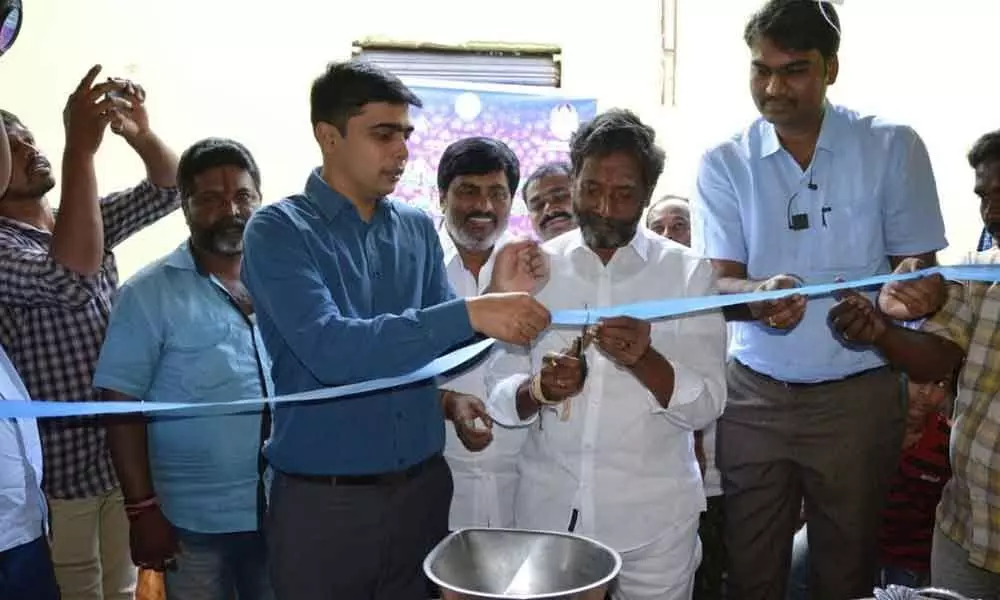 JC, MLA inaugurate subsidy centre for onions in Kurnool