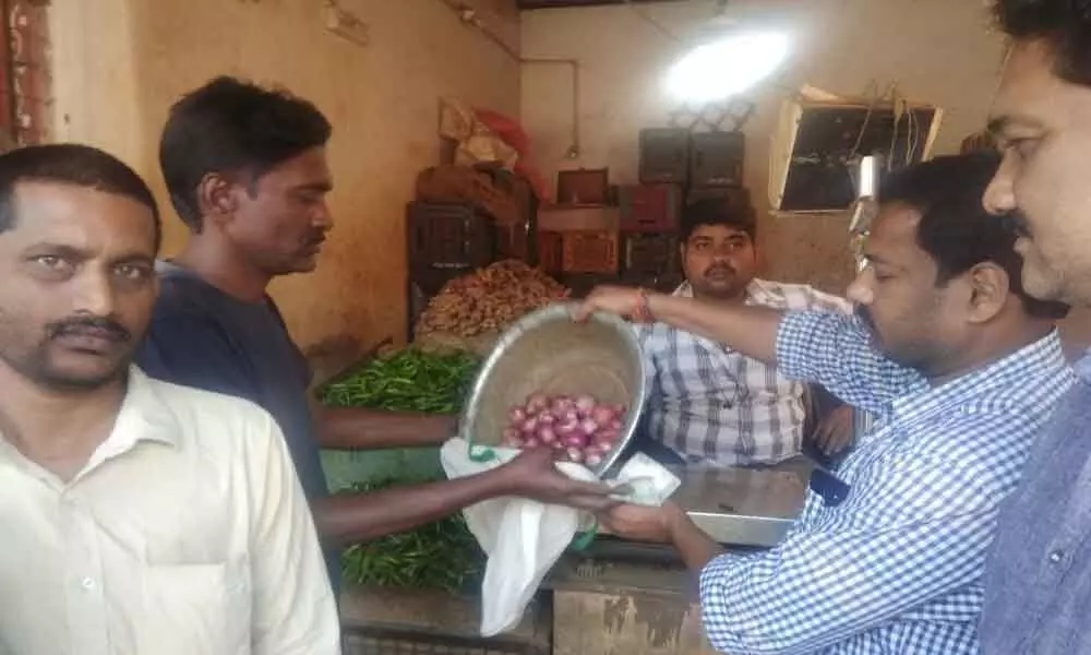 Counters set up for subsidised onions in Kakinada