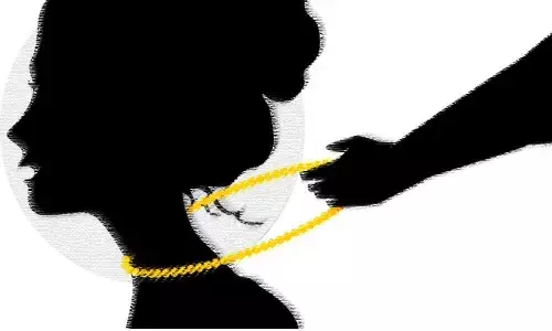 Woman shopkeeper robbed of gold chain, attacked in Hyderabad