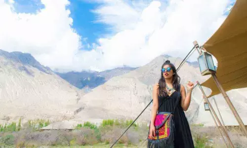 Unwind & stay beautiful: Beauty essentials while travelling in winters.