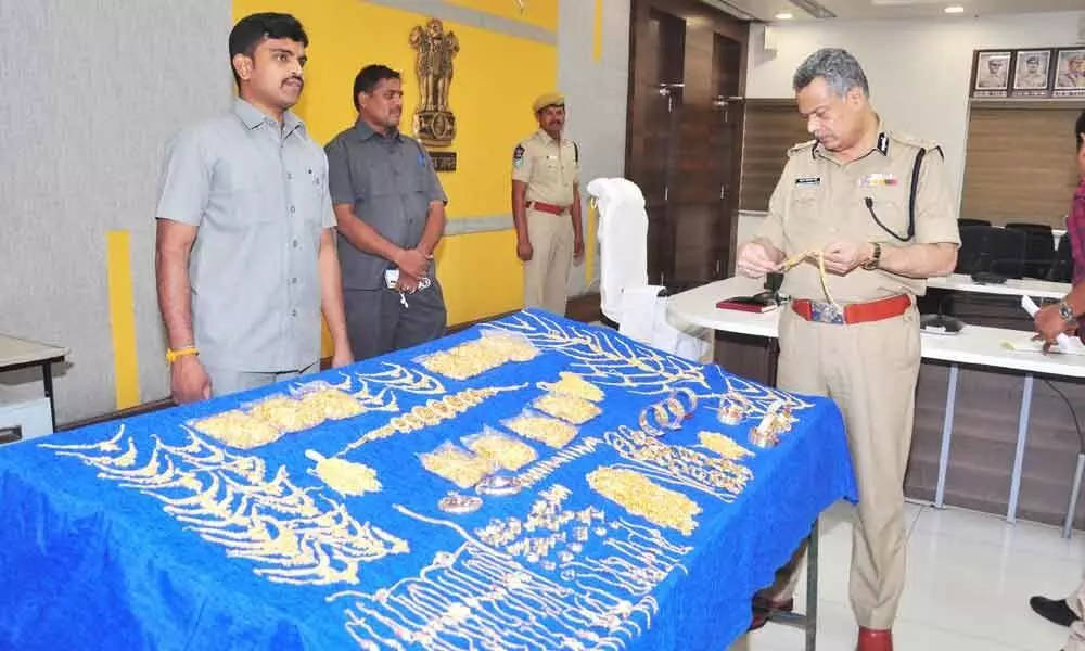 Two gold traders held, 8.80 kg gold seized in Vijayawada